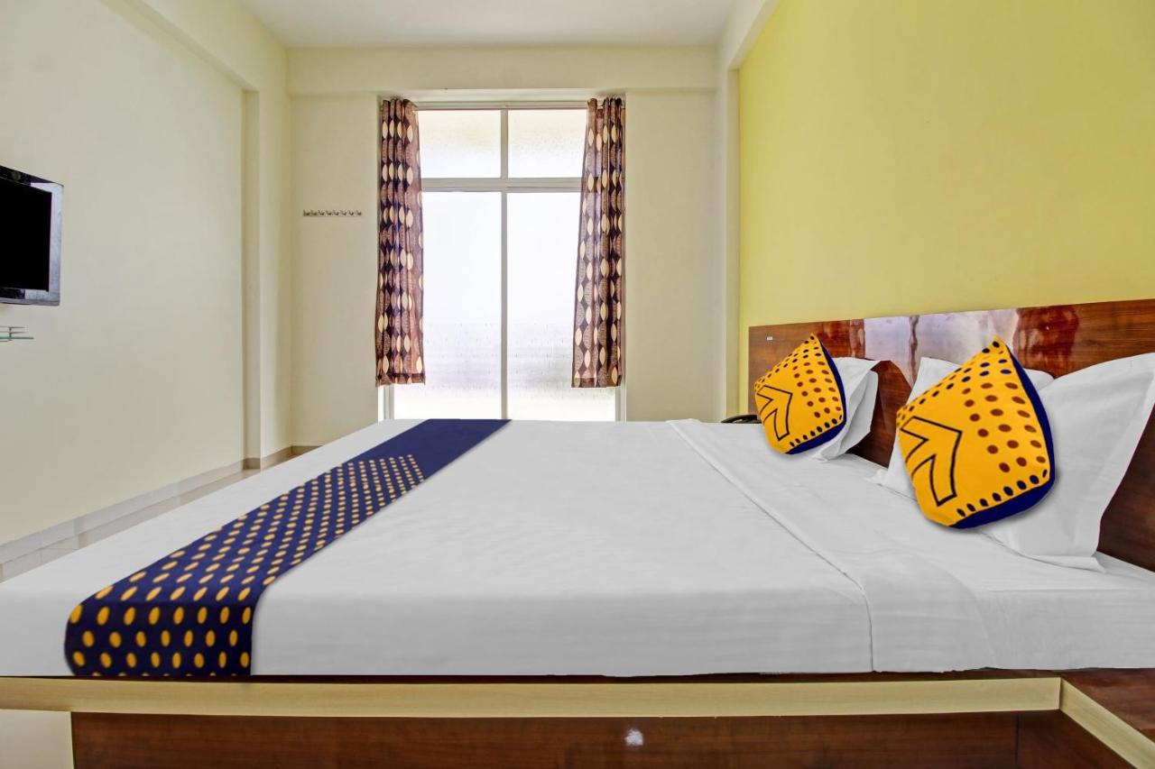Oyo Hotel Hidden Palace Пуна Экстерьер фото